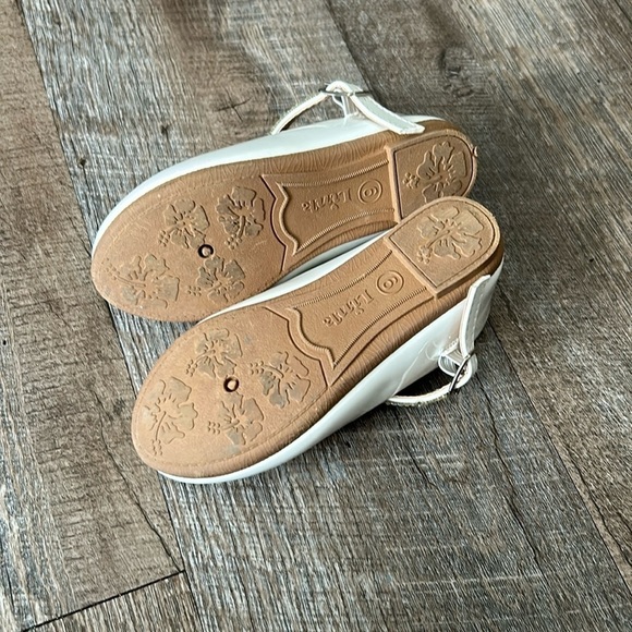 Link Toddler White Shoes Size 9 - Picture 8 of 8